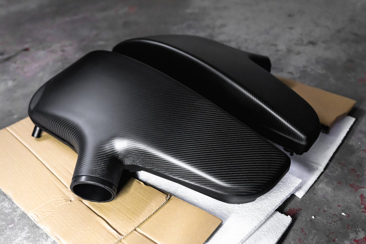 E60用 カーボン調 M5仕様ライセンスプレートガーニッシュ BMW E60用