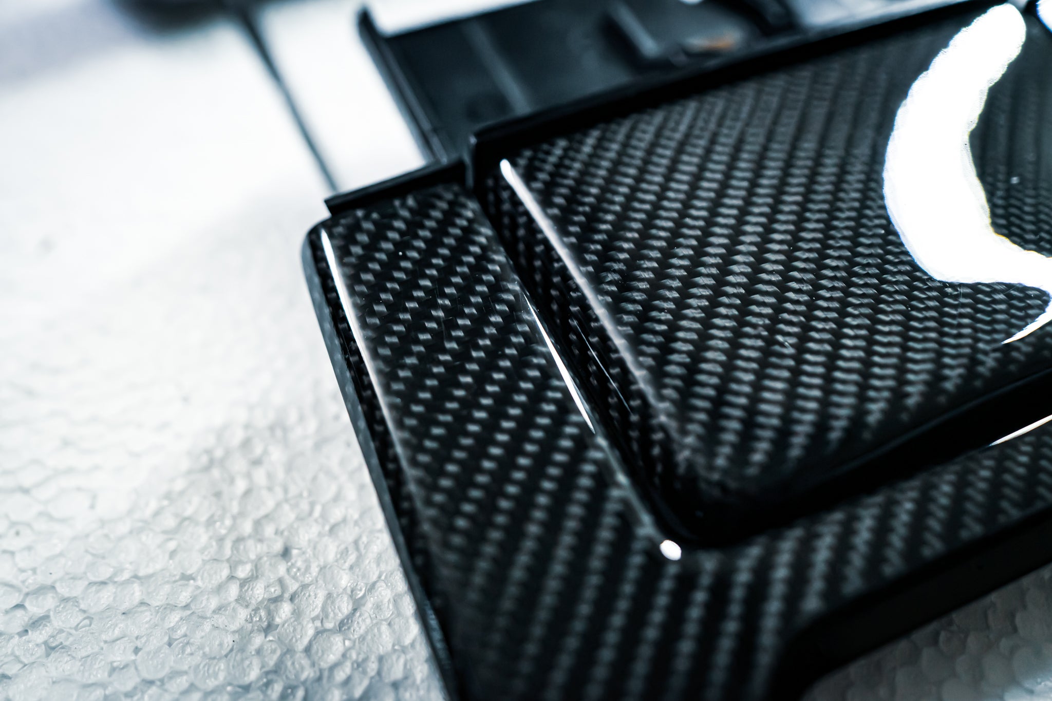 V10 E60 M5 & E63 M6 Carbon Center Console – EuroConnex